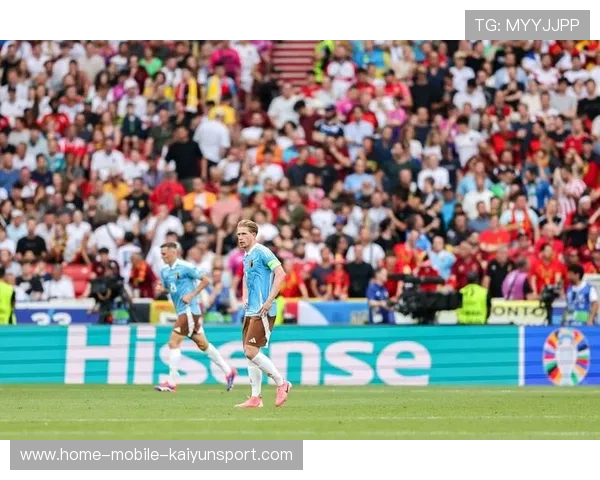 欧洲杯历史上的经典时刻在社媒上被回放,回顾欧洲杯 欧洲杯历史上的经典时刻在社媒上被回放,回顾欧洲杯