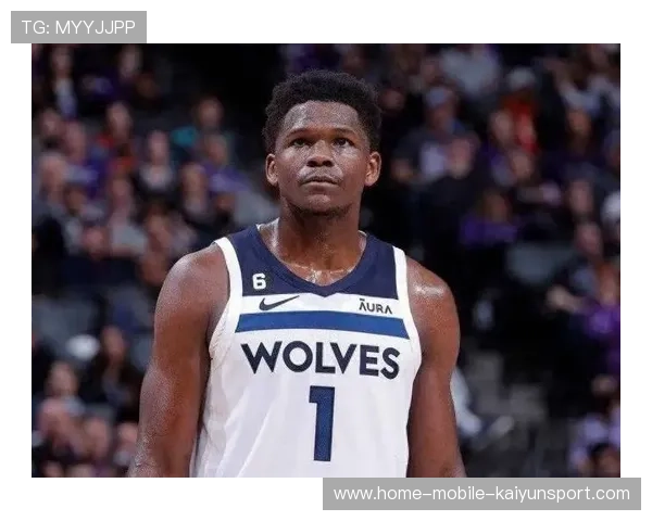 爱德华兹对位杀伤拉满!造犯规与罚球双高效 爱德华兹对位杀伤拉满!造犯规与罚球双高效