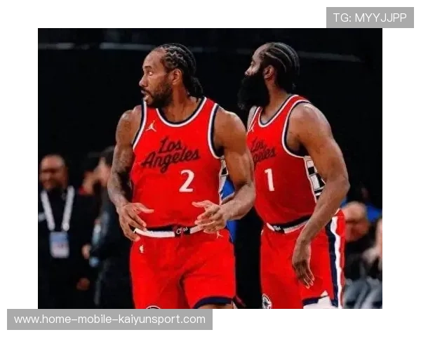 伦纳德低位转身造杀伤,快船稳住防线 伦纳德低位转身造杀伤,快船稳住防线